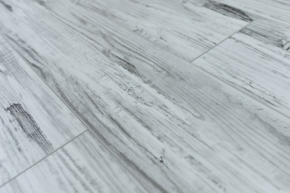 Замковая ПВХ плитка "Art Tile" Берёза Божоле (1220*152*5 мм) — купить в Комсомольске-на-Амуре