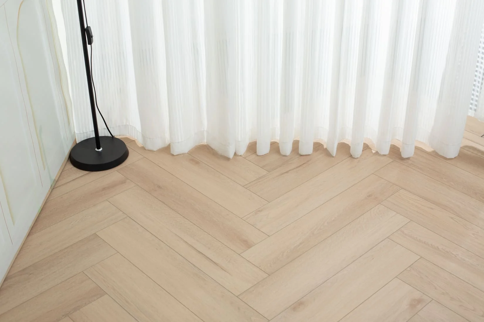 Плитка SPC "OneFloor" 3032 А,В  ЁЛКА (640*128*4 мм) — купить в Комсомольске-на-Амуре