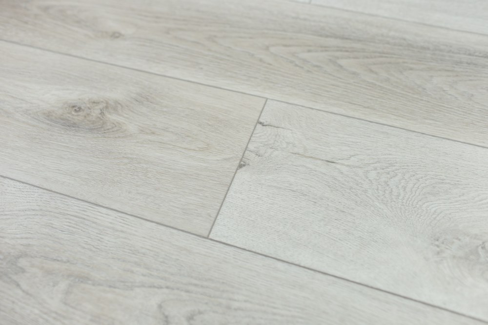 Замковая ПВХ плитка "Art Tile" Дуб Эдинбург (1200*183*6 мм) — купить в Комсомольске-на-Амуре