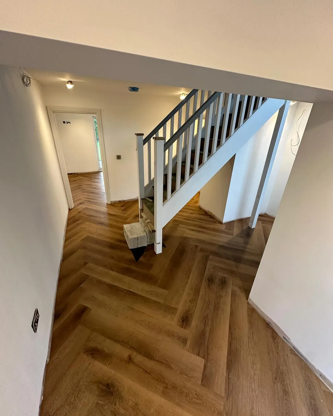 Кварцвиниловая плитка "Invictus" Royal Oak Mocca (406*102*2мм) — купить в Комсомольске-на-Амуре