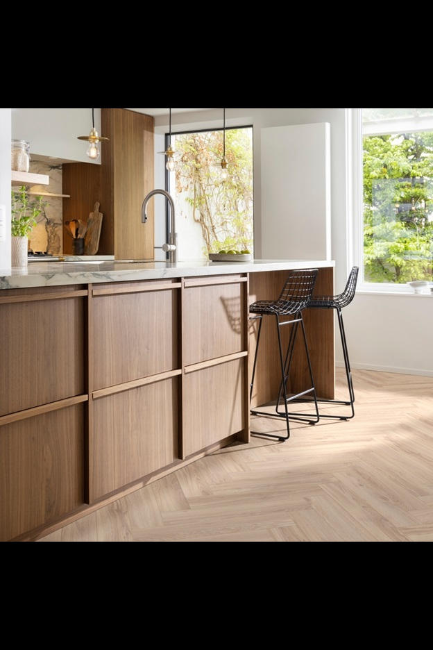 Замковая ПВХ плитка Blackjack Oak 22210 (630*126*6 мм) — купить в Комсомольске-на-Амуре