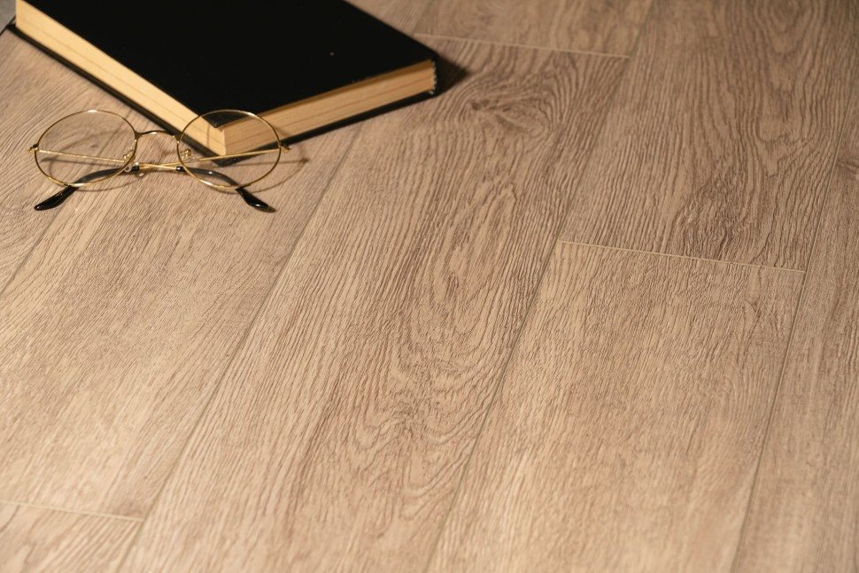 Виниловый ламинат "Bonkeel" Style Дуб Гарднер (1200*125*4 мм) — купить в Комсомольске-на-Амуре